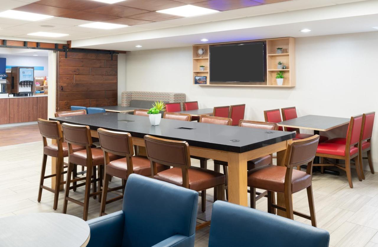 Holiday Inn Express Rochester - Greece By Ihg Exterior photo